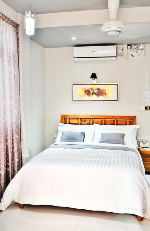 הולהומאל Airport Comfort Inn Premium מראה חיצוני תמונה